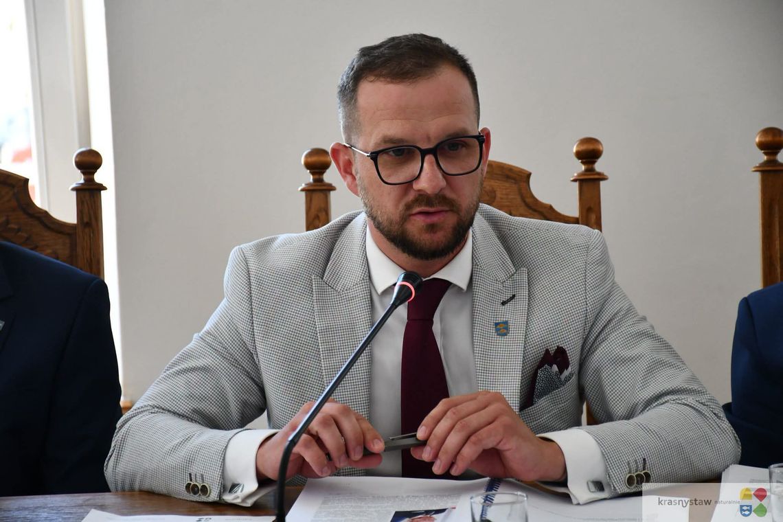 Krasnystaw na fali inwestycji. Burmistrz z absolutorium i milionami w tle Daniel Miciuła burmistrz Krasnystaw