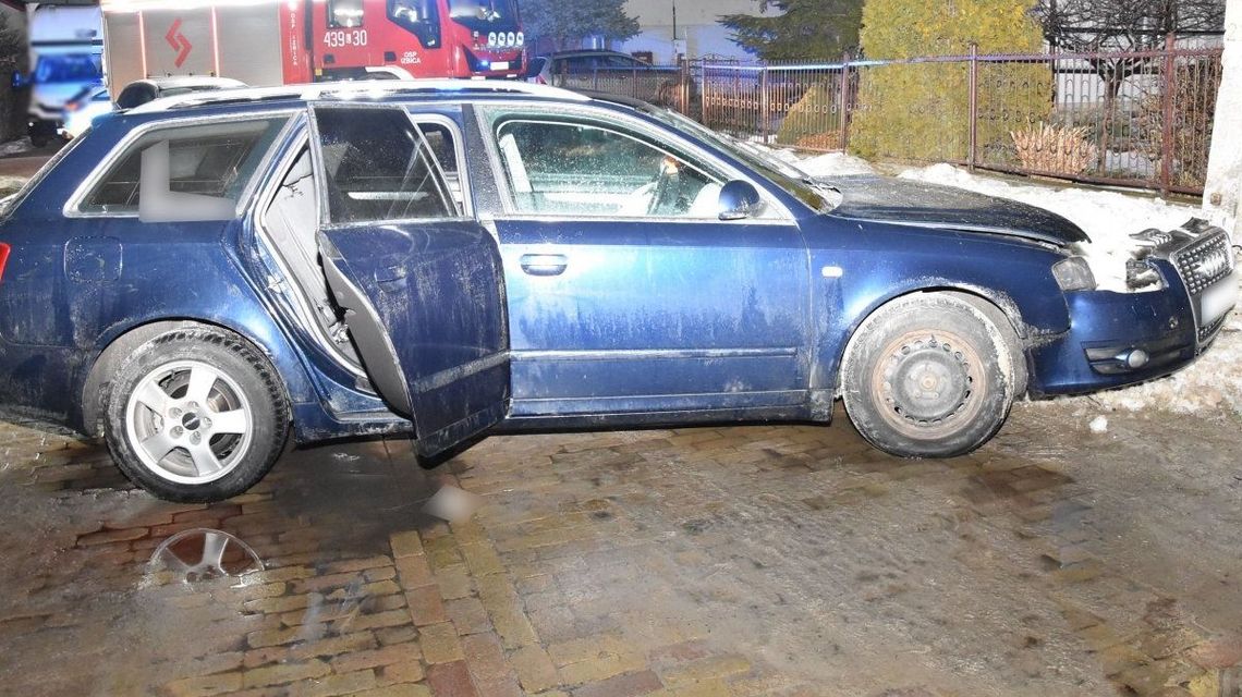 Krasnystaw: Rozbite audi i czterech pijanych. Który kierował?