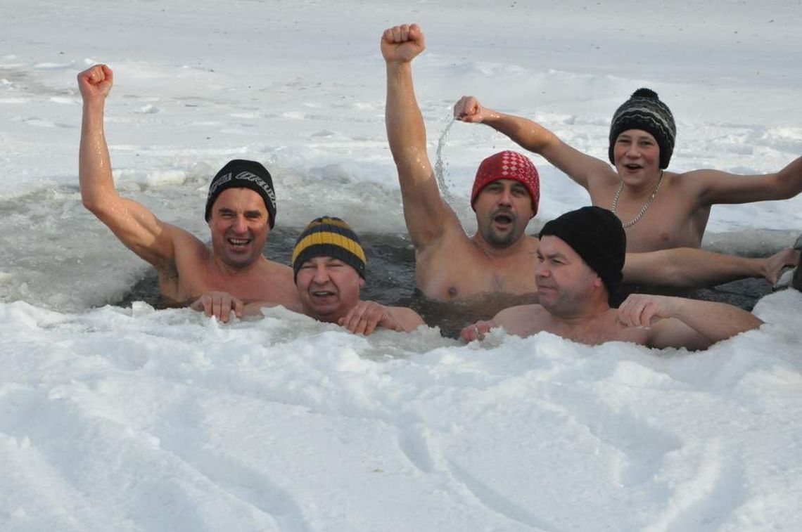 Krasnysytaw: Urzędnik i komendant polecają kąpiel w lodowatej wodzie Krasnysytaw: Urzędnik i komendant polecają kąpiel w lodowatej wodzie