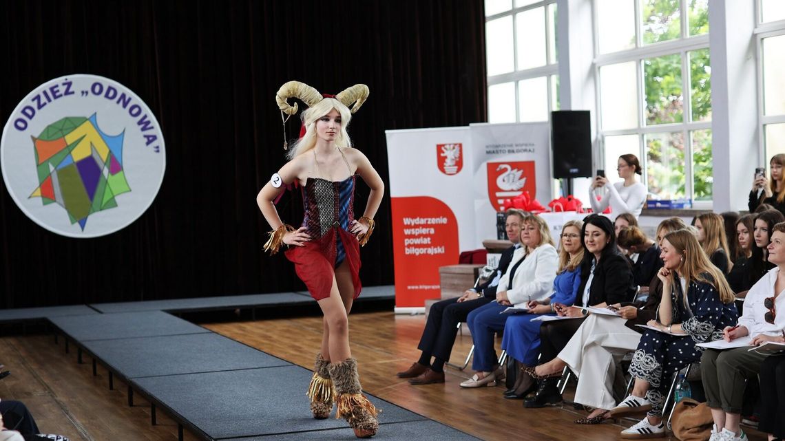 Kreacje z odzysku, czyli odzieżowa OdNowa na wybiegu