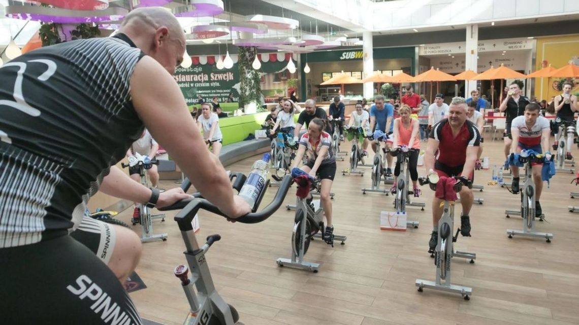 Kręcili w dobrej sprawie. Maraton spinningowy na rzecz chorych dzieci [ZDJĘCIA]