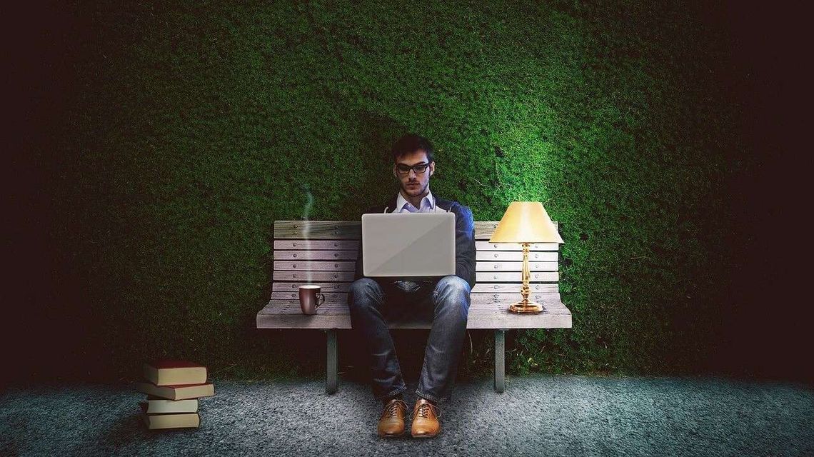 Kredyt firmowy czy faktoring? Różnice i specyfika