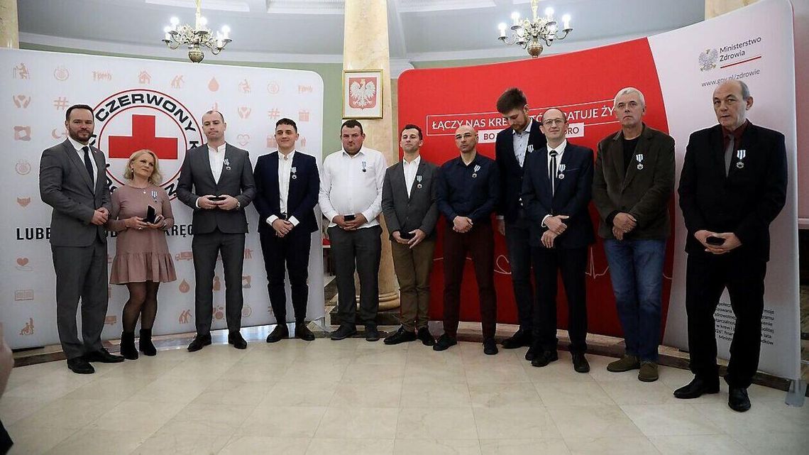Krew na medal – zasłużeni dawcy zostali docenieni Krew na medal – zasłużeni dawcy zostali docenieni