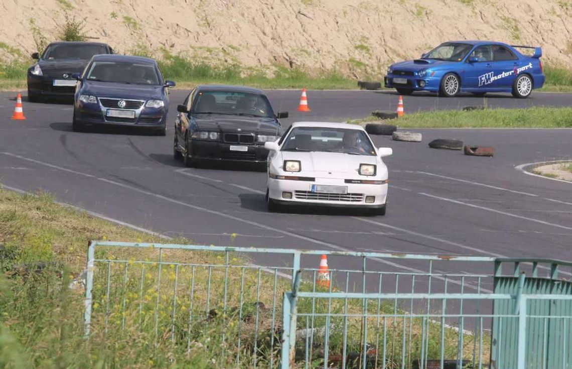 Królowie mocy uczą się jeździć Królowie mocy uczą się jeździć