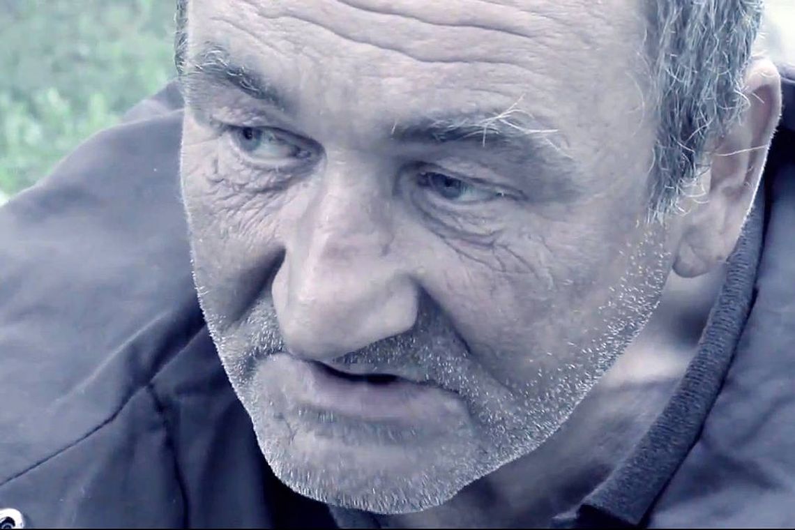Krótki film o bezdomnym hitem w sieci (wideo)