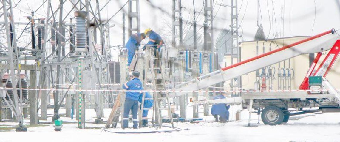 Krótkie spięcie i awaria prądu w całym regionie (wideo)