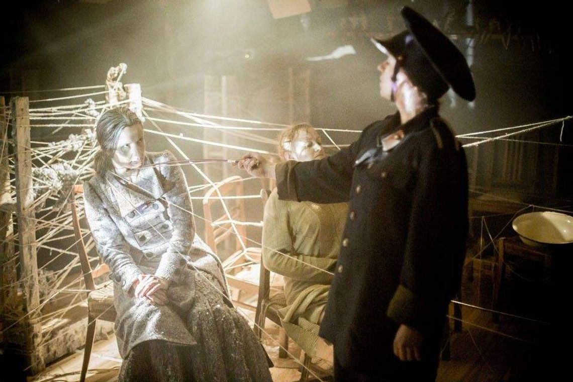 \"Kryjówka\" Pawła Passiniego. Spektakl w CK