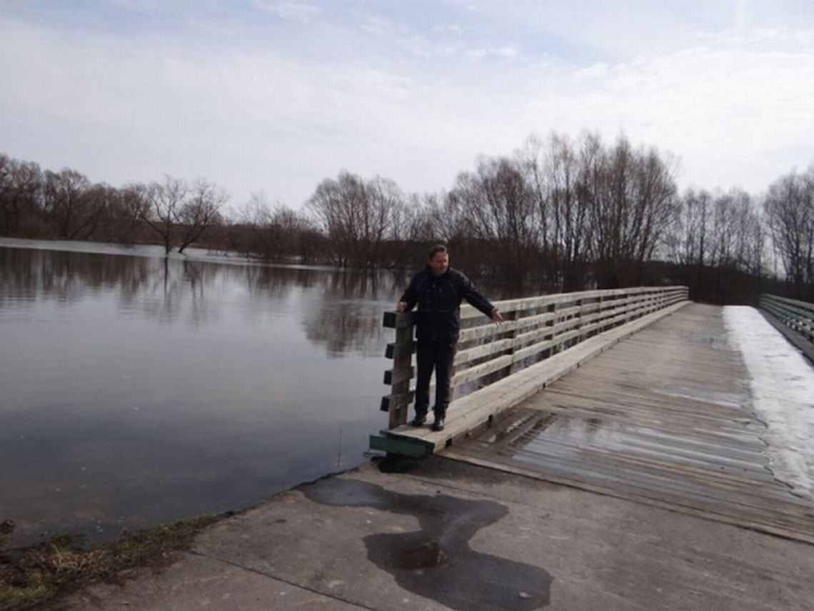 Kryłów zagrożony powodzią (zdjęcia)