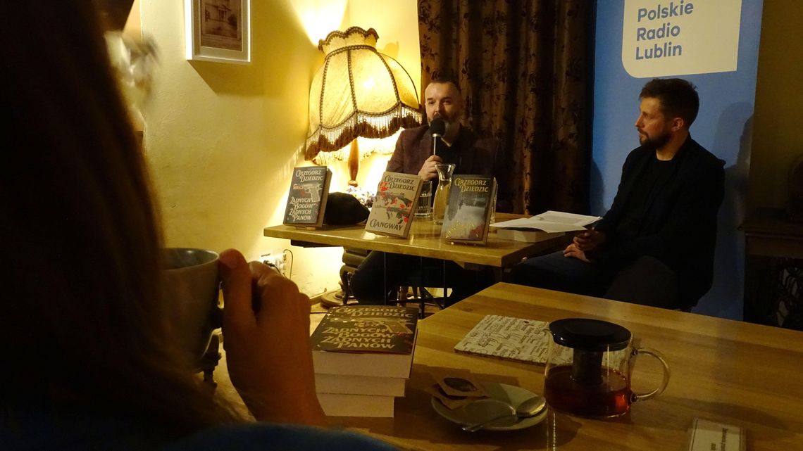 „Kryminał, bo chciałbym, aby ktoś to jednak przeczytał”, czyli o spotkaniu autorskim z Grzegorzem Dziedzicem