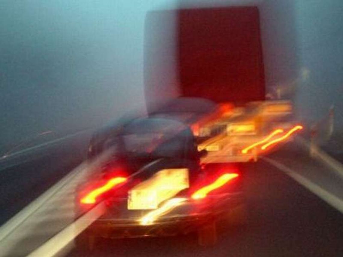 Krynice: Tir jak tornado, motorowerzysta uderzył w słup