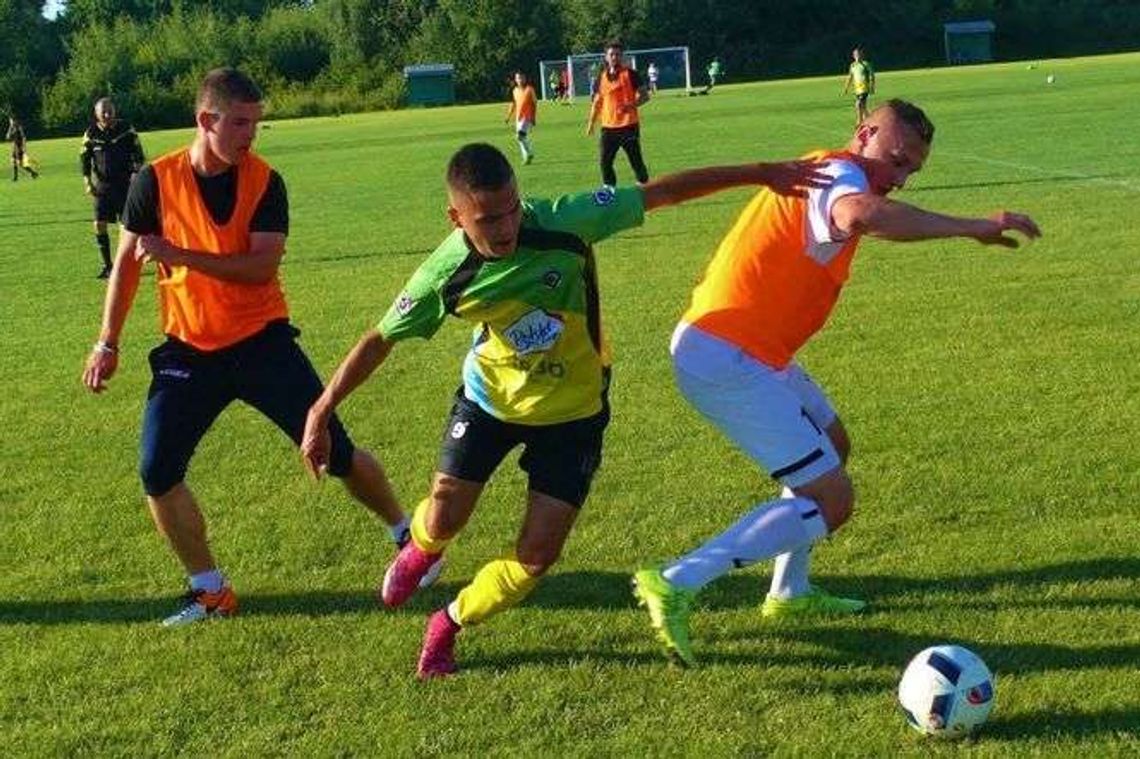 Kryształ się wzmacnia, sparingi czwartoligowców