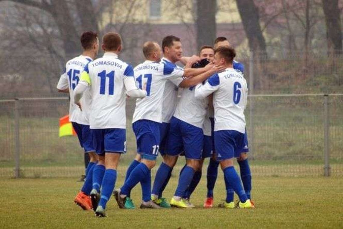 Kryształ - Tomasovia 1:3. Zapracowali na spokojne święta