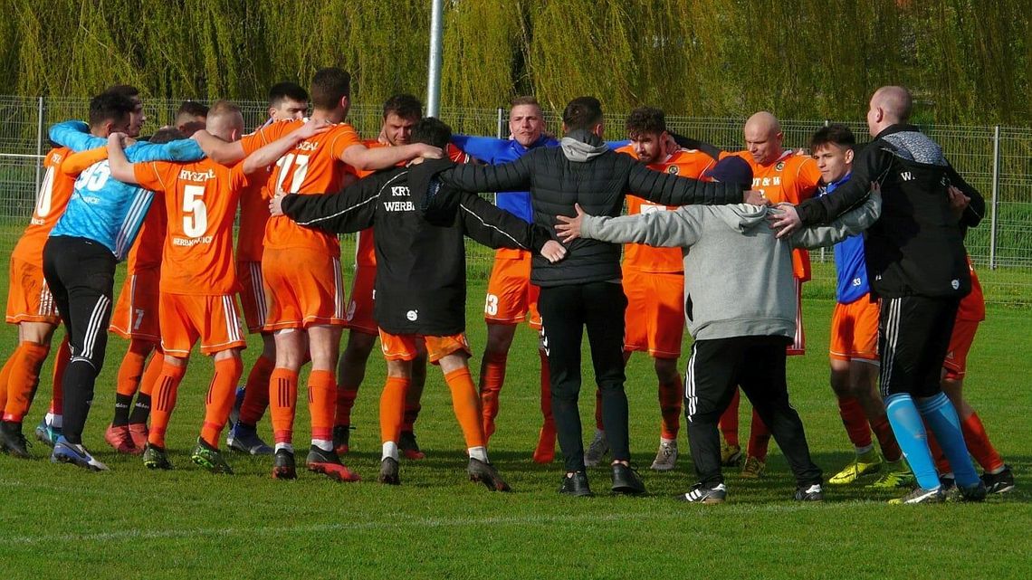 Kryształ Werbkowice – Lublinianka 1:0, pozostałe wyniki grupy mistrzowskiej Hummel IV ligi Kryształ Werbkowice – Lublinianka 1:0, pozostałe wyniki grupy mistrzowskiej Hummel IV ligi