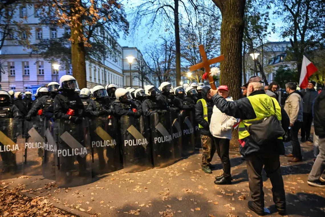 Kryzys wokół Trybunału trwa. Prezydent po konsultacjach, premier wygłosi orędzie Kryzys wokół Trybunału trwa. Prezydent po konsultacjach, premier wygłosi orędzie