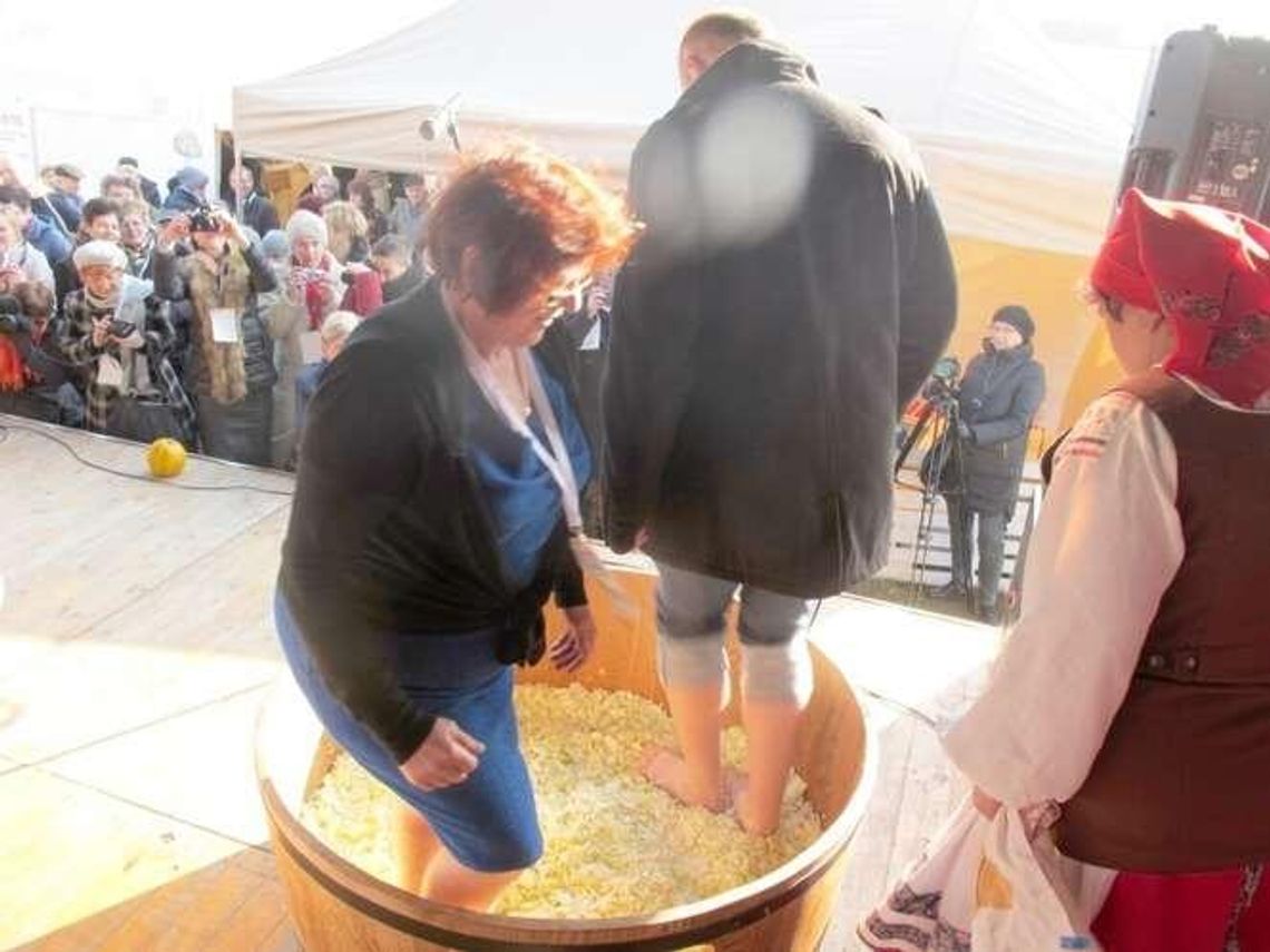 Krzczonów: Wielkie siekanie i kiszenie kapusty