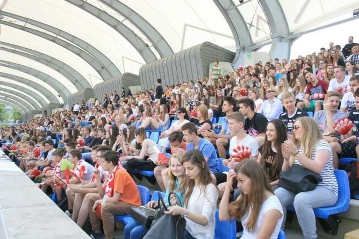 Krzesełka na stadionie wyblakły. Przetarg na nowe będzie powtórzony