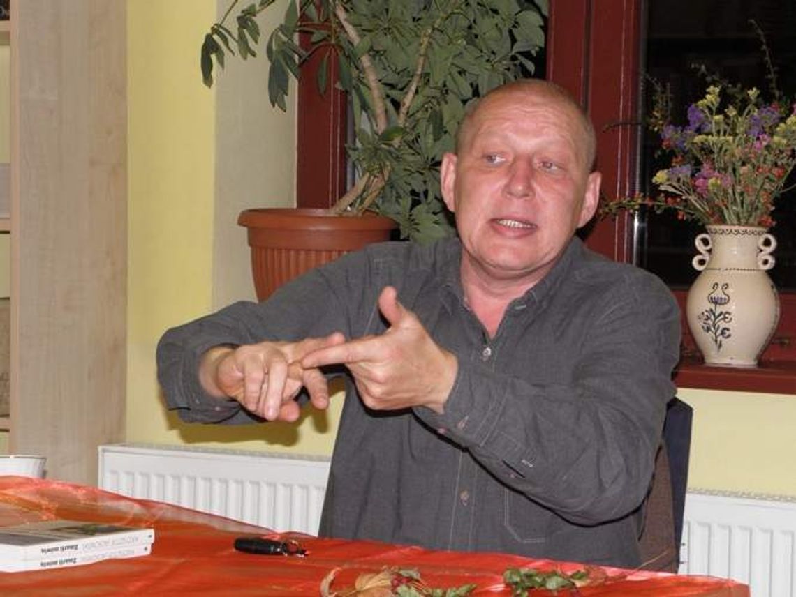 Krzysztof Jackowski marzy o zmywaku w ciepłym kraju