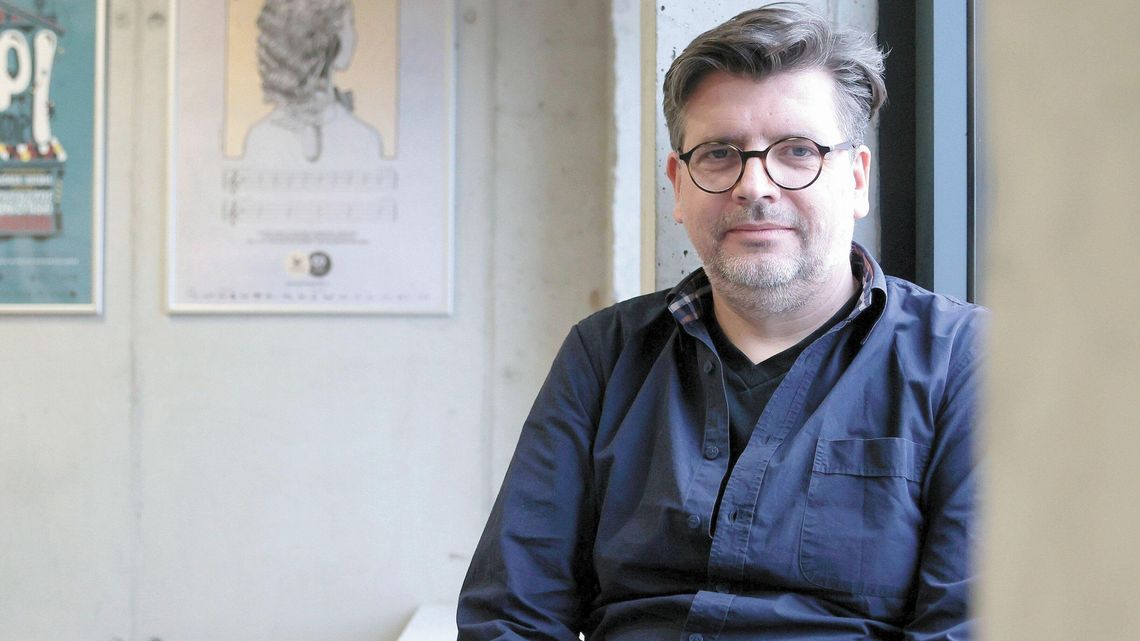 Krzysztof Rzączyński - dyrektor bezdomnego teatru. "Trzeba myśleć optymistycznie"