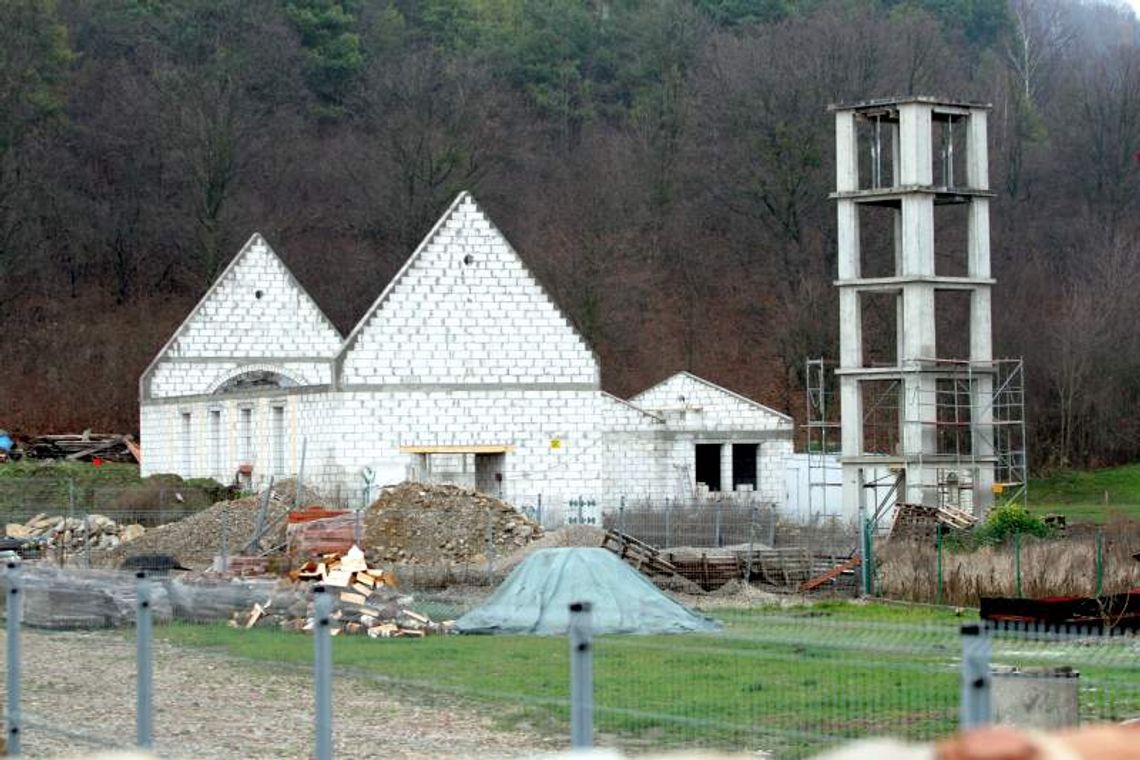 Krzysztof Zanussi szuka pieniędzy na budowę kościoła w Bochotnicy