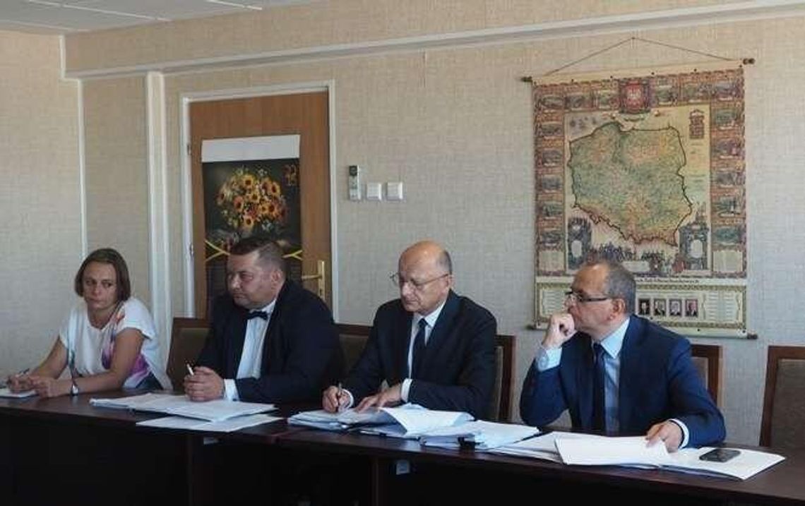 Krzysztof Żuk uniewinniony ws. wynajmu nieistniejącego biurowca Krzysztof Żuk uniewinniony ws. wynajmu nieistniejącego biurowca