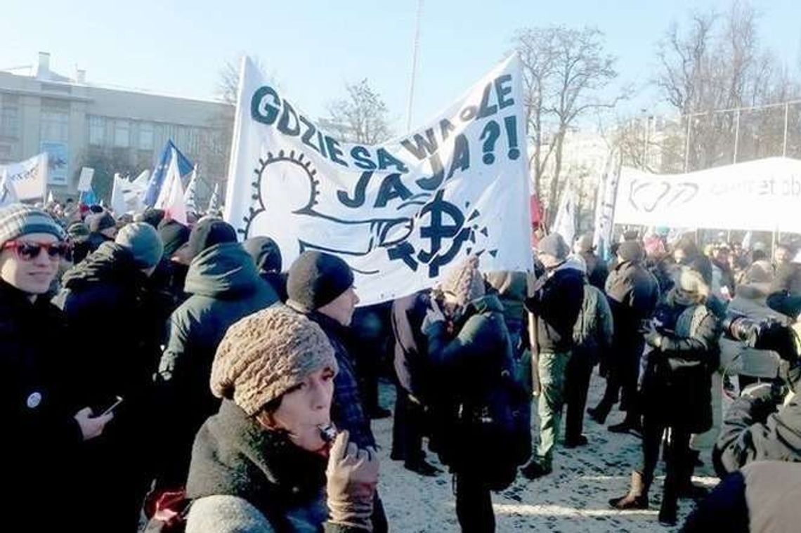 Krzyż celtycki i penis na transparencie. "Nie doszło do propagowania ustroju faszystowskiego"