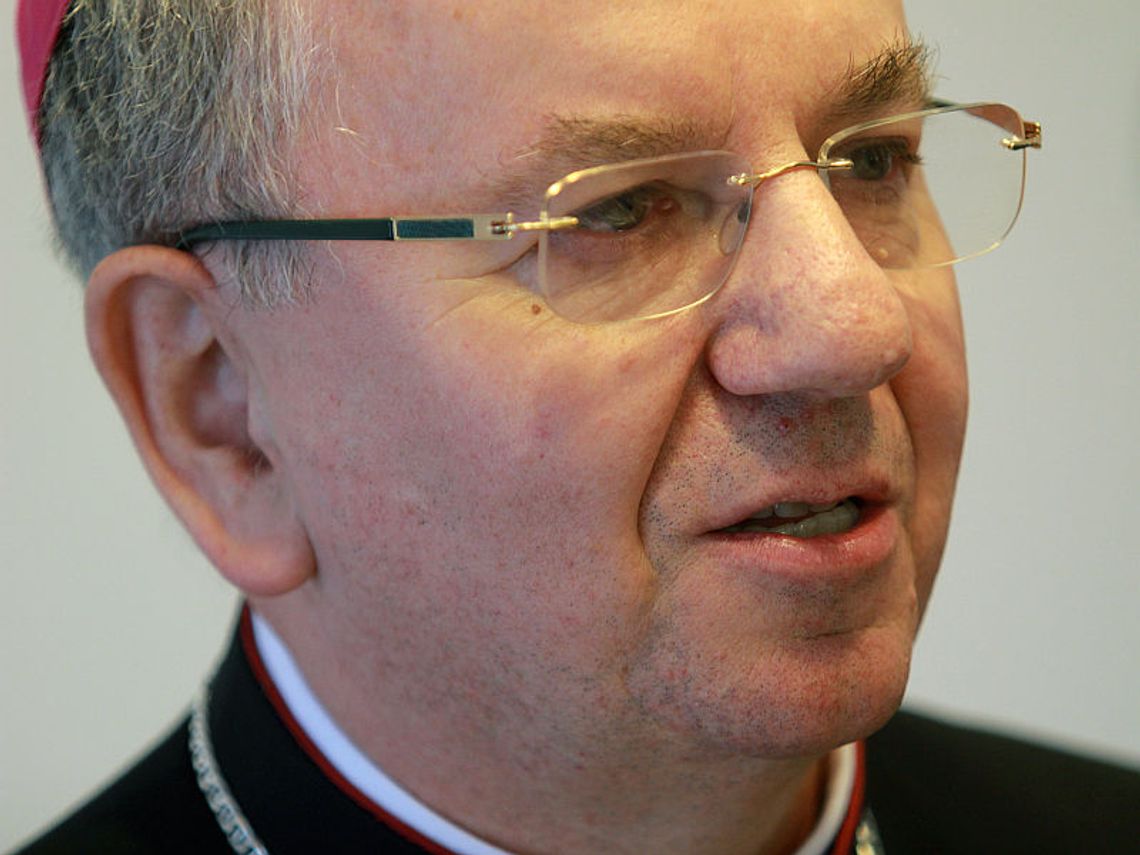 Krzyż Trybunalski będzie wędrować po parafiach Krzyż Trybunalski będzie wędrować po parafiach
