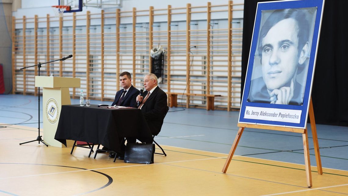 Ks. Popiełuszko czy Maria Skłodowska-Curie? Szkoła wybiera swojego patrona