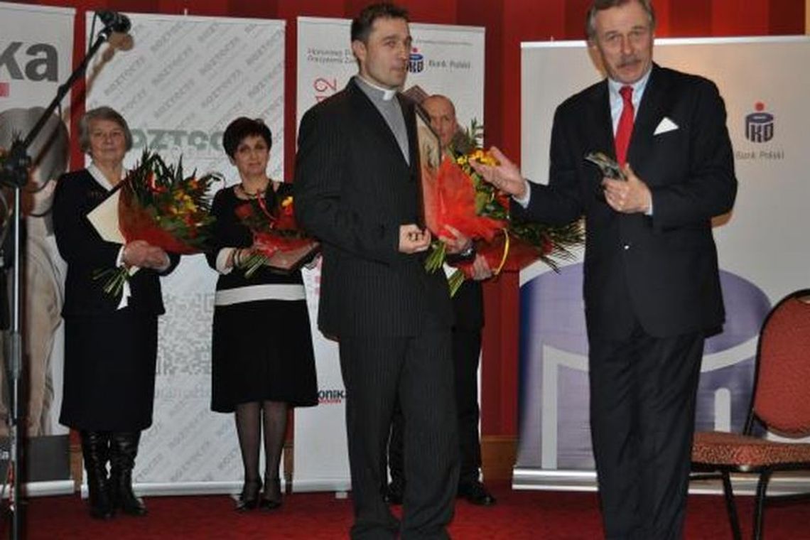 Ks. Winogrodzki to Zamojska Osobowość Roku Morando 2012