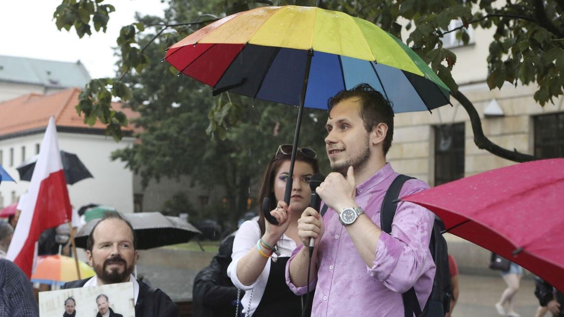 Ksiądz Łukasz Kachnowicz wyznał, że jest gejem i odchodzi z kapłaństwa Ksiądz Łukasz Kachnowicz wyznał, że jest gejem i odchodzi z kapłaństwa