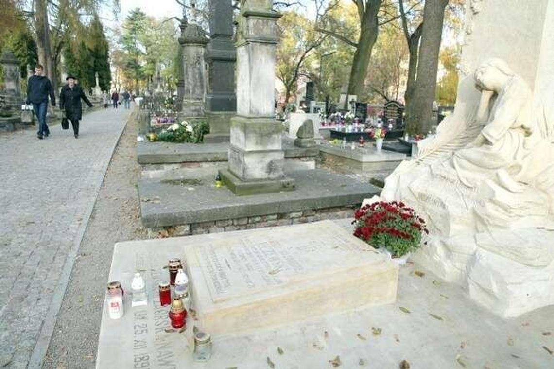 Ksiądz nie zgodził się na zbiórkę na groby przy ul. Lipowej. "Taka odmowa zdarza nam się po raz pierwszy"