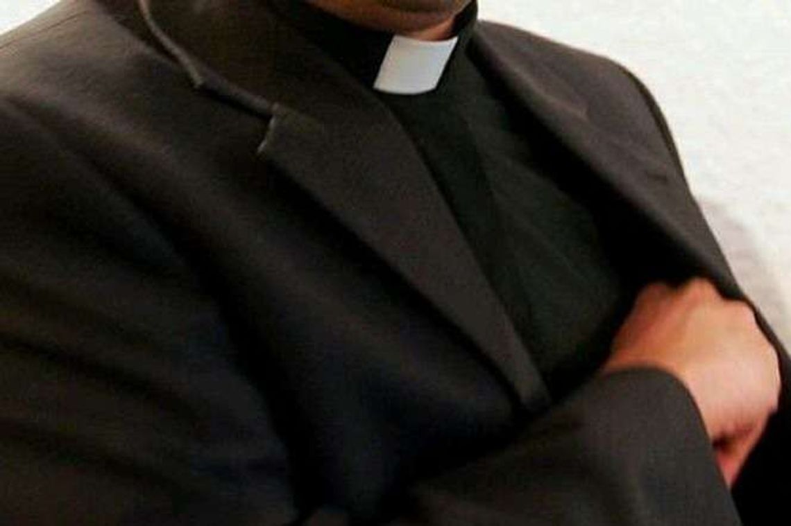 Ksiądz obmacywał uczennice. Trafił do innej parafii. Proces ruszy w sierpniu