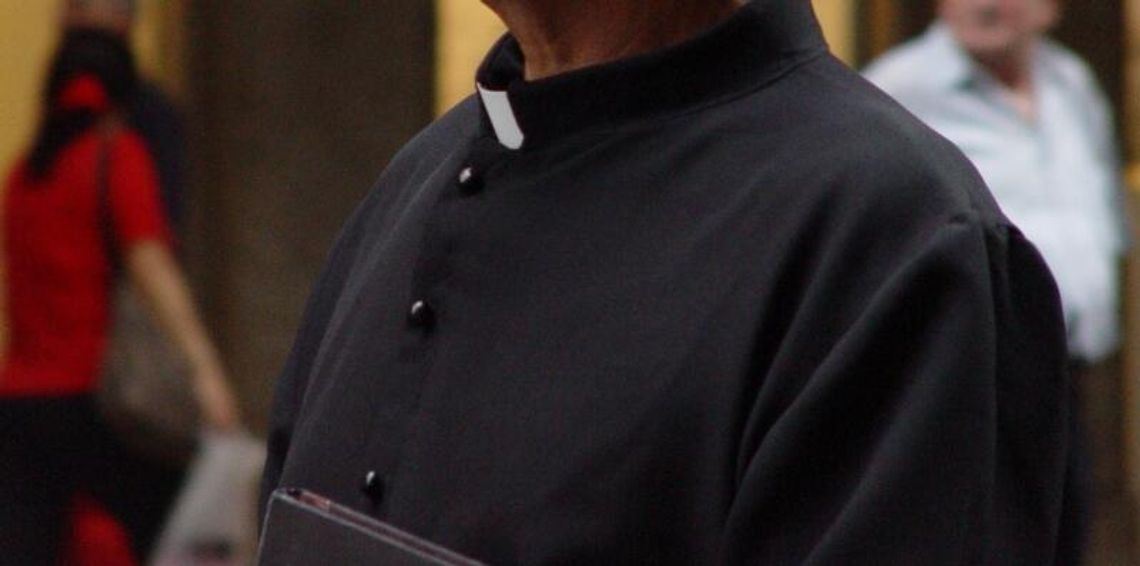 Ksiądz oskarżony o gwałt i molestowanie nastolatki