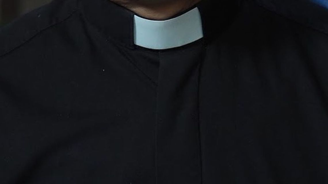 Ksiądz rzucił książką w ucznia. Miał także bić i wyzywać 12-letniego chłopca