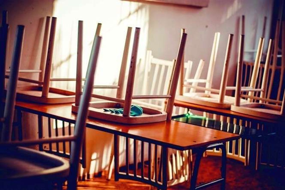 Książki oddane, świadectwa wypisane, a do wakacji jeszcze trochę. "To dla wszystkich zmarnowany czas" Książki oddane, świadectwa wypisane, a do wakacji jeszcze trochę. "To dla wszystkich zmarnowany czas"