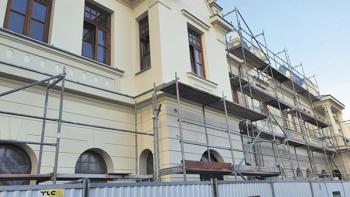 Książki się niecierpliwią, piwnica hamuje. Trzeba czekać na otwarcie Hrubieszowskiego Centrum Dziedzictwa