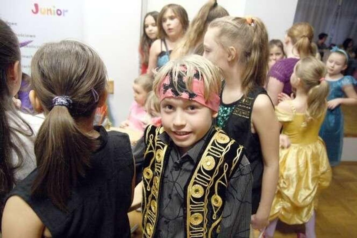 Księżniczki i rycerze na balu w Lublinie (zdjęcia) Księżniczki i rycerze na balu w Lublinie (zdjęcia)