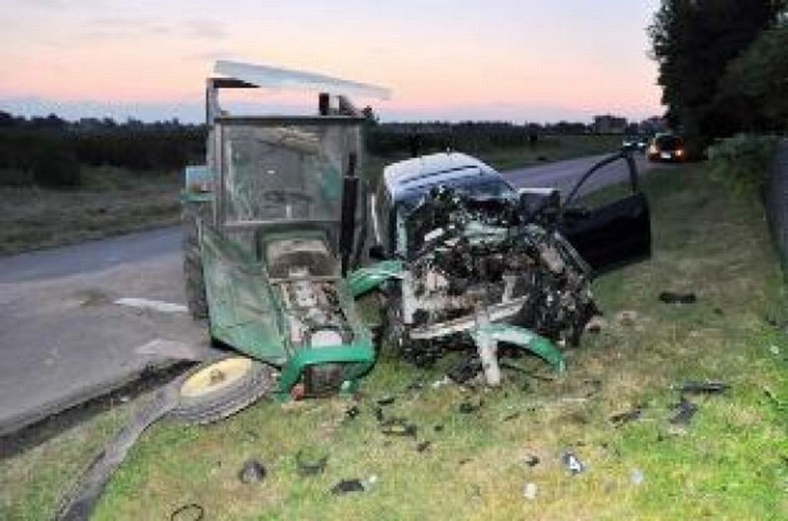 Księżomierz: Audi wpadło na ciągnik. Kierowca był pijany