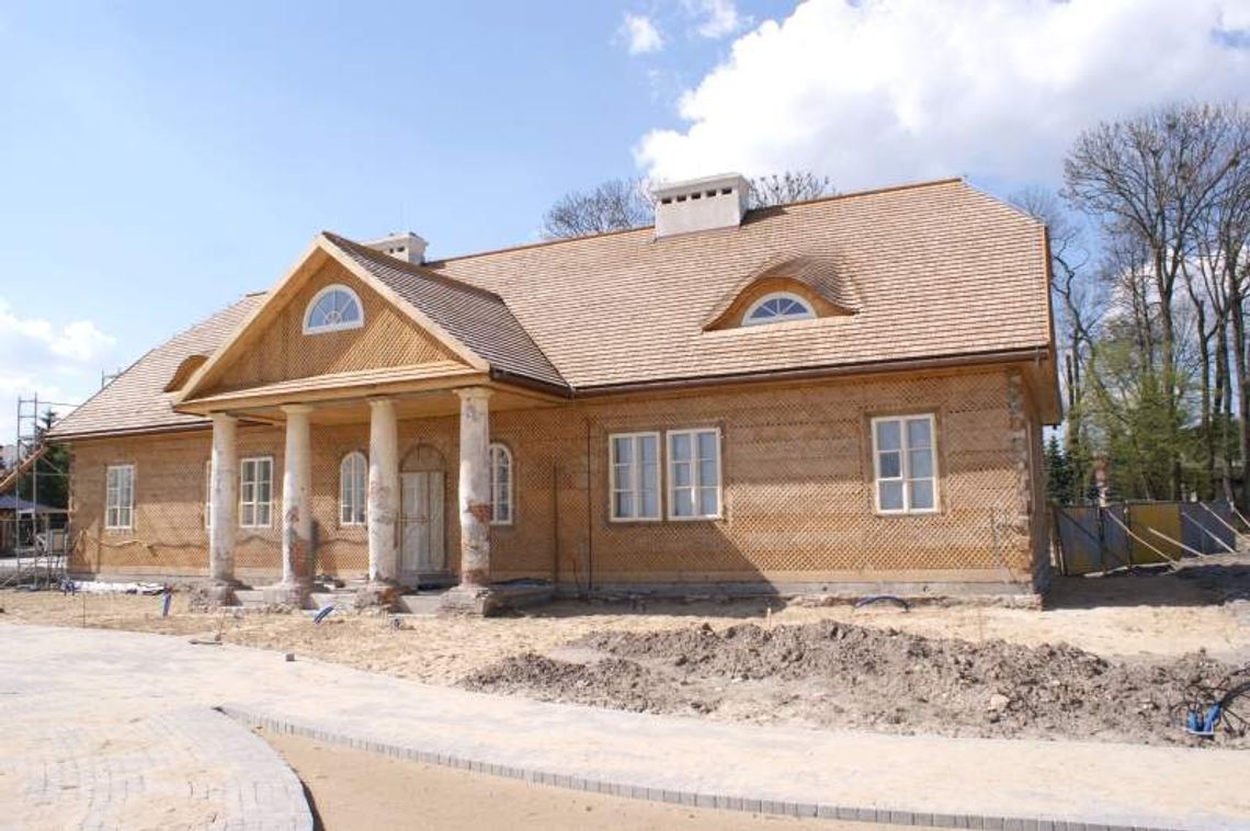Kto dokończy remont dworku w Krasnymstawie?