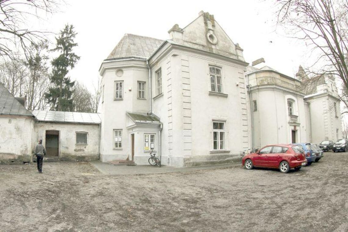 Kto kupi pałac z dziećmi? Chcą sprzedać zabytek w Podzamczu Kto kupi pałac z dziećmi? Chcą sprzedać zabytek w Podzamczu