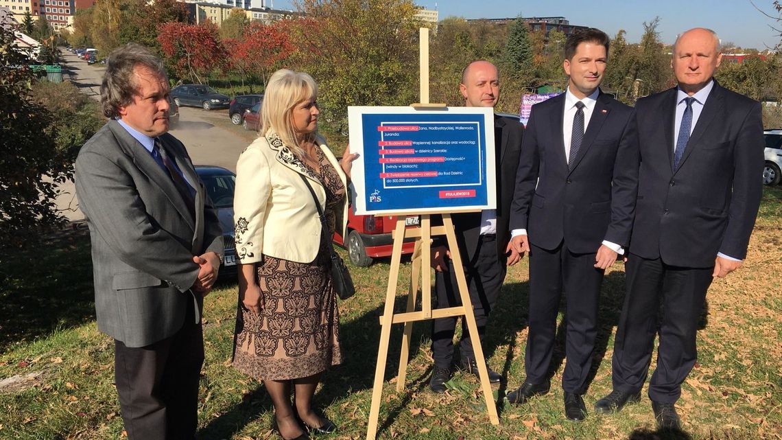 Kto niszczy plakaty kandydatów PiS? Obietnice Sylwestra Tułajewa dla jednego z okręgów