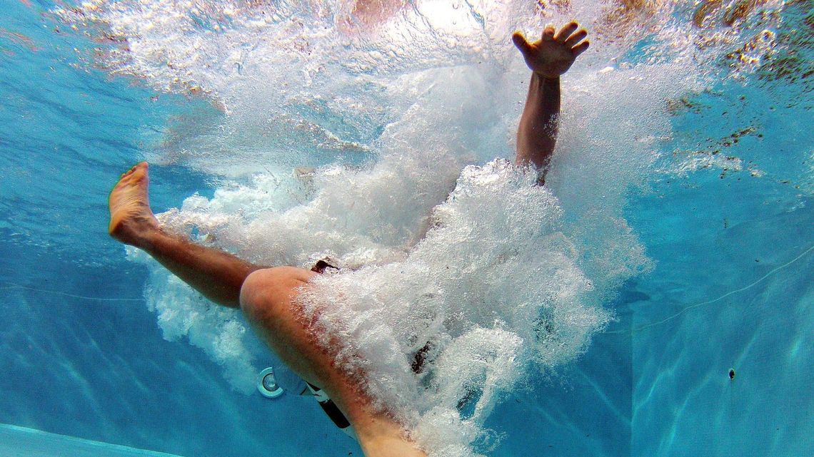 Kto pomylił basen z toaletą! Pływalnia w Zamościu zamknięta po „incydencie higienicznym”