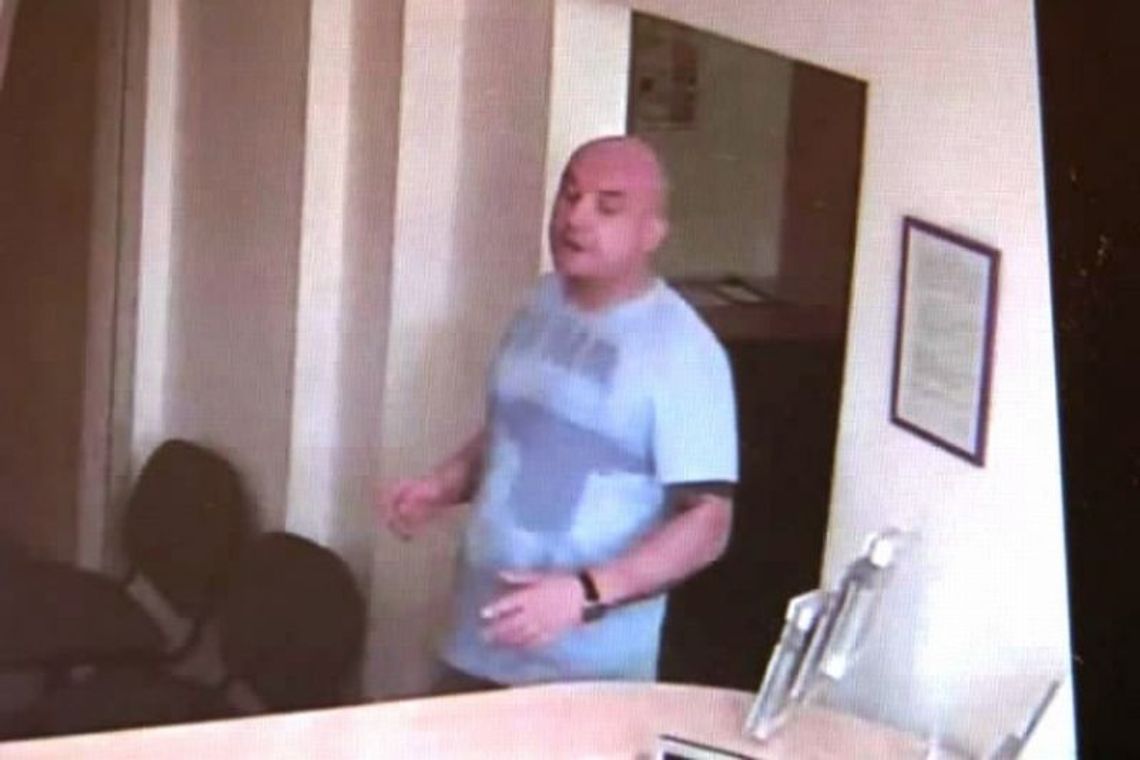 Kto rozpoznaje tego mężczyznę? (wideo)