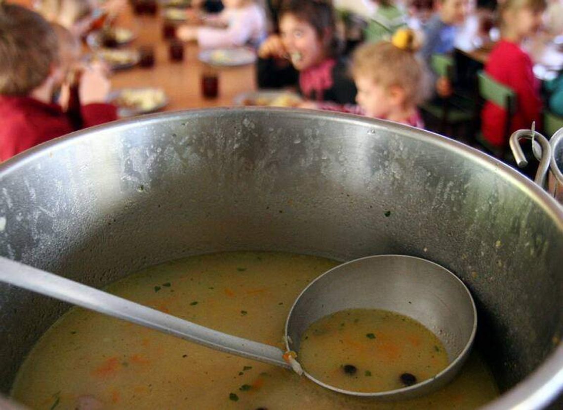 Które szkolne stołówki w Lublinie będą wydawać posiłki podczas wakacji?