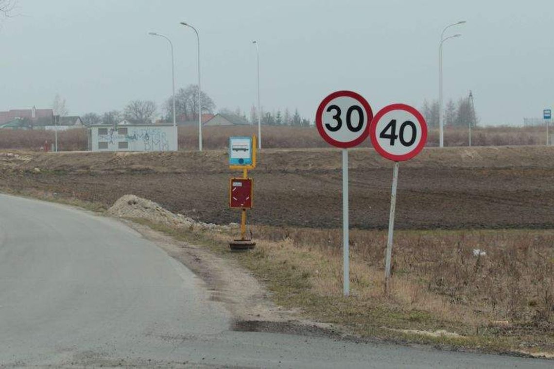 Który znak jest prawidłowy: 30 czy 40? A może 30+40?