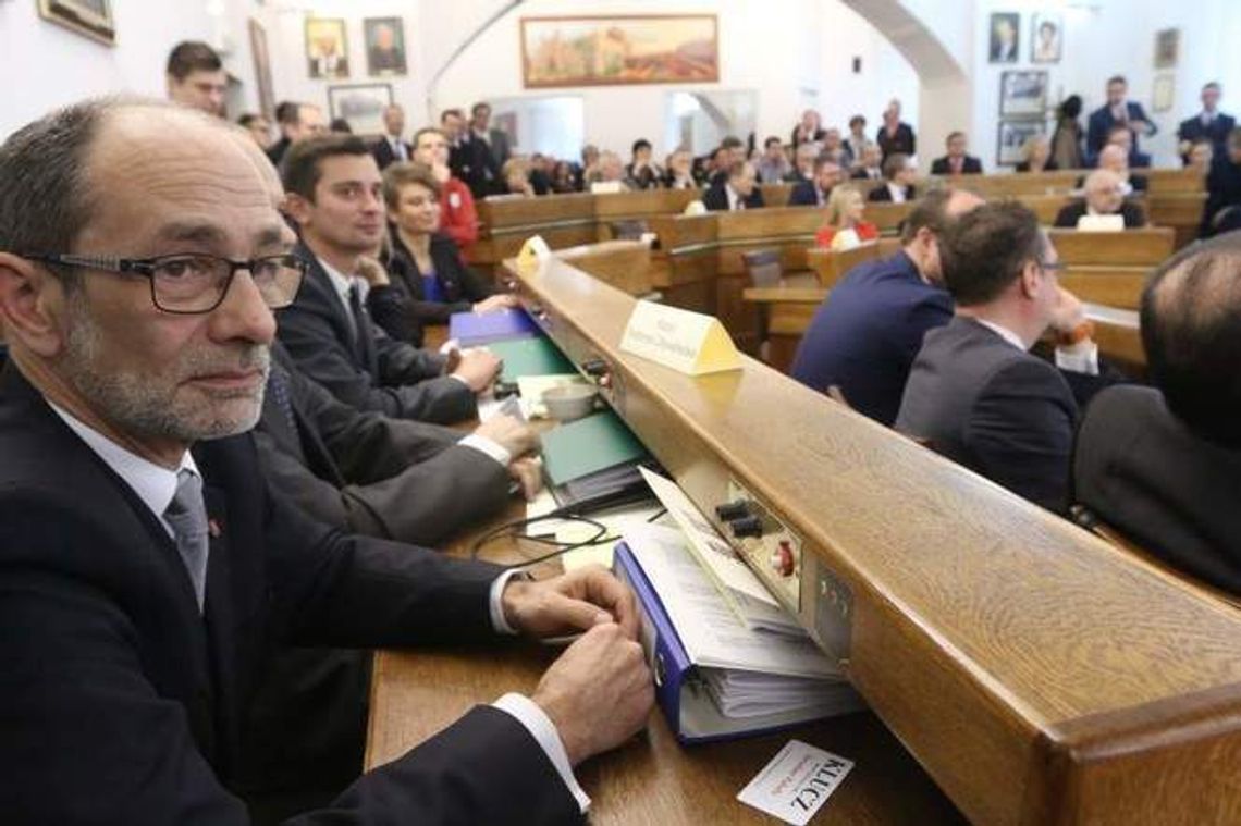 Którzy przewodniczący zarządów rad dzielnic bywają na sesjach Rady Miasta Którzy przewodniczący zarządów rad dzielnic bywają na sesjach Rady Miasta