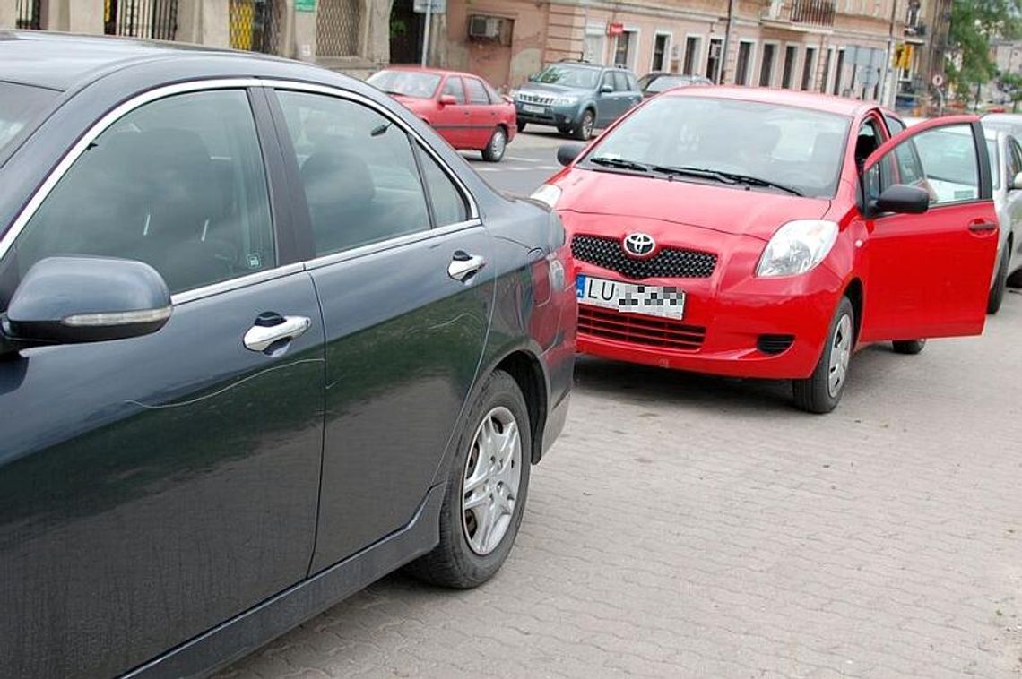 \"Ktoś od dawna niszczył samochody na ul. Świętoduskiej\" \"Ktoś od dawna niszczył samochody na ul. Świętoduskiej\"