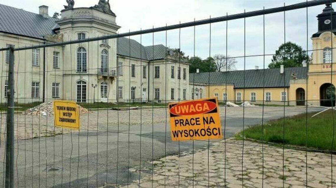 Ktoś wtargnął na dziedziniec pałacu. Burmistrz: „Totalna opozycja”