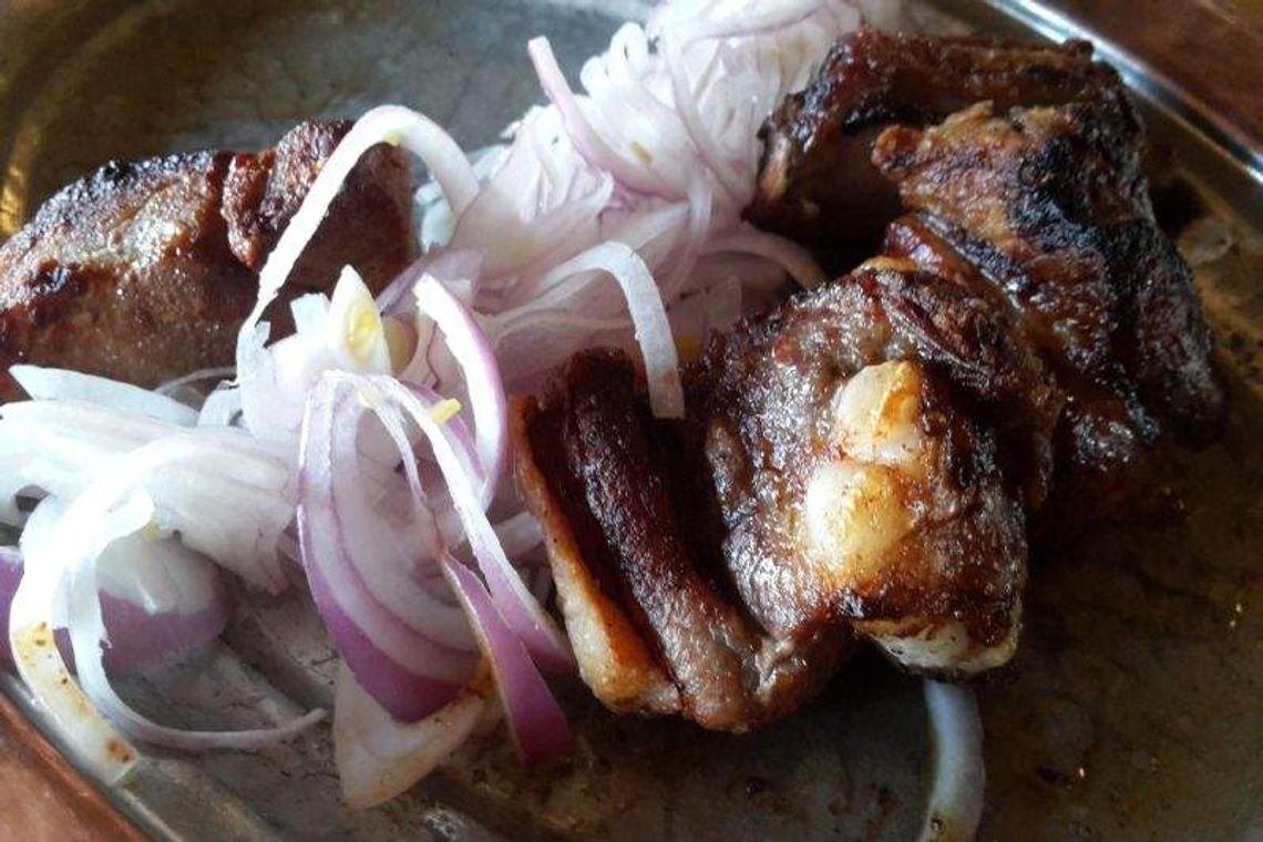 Kuchnia gruzińska. Jak zrobić chaczapuri i szaszłyki z sosem?