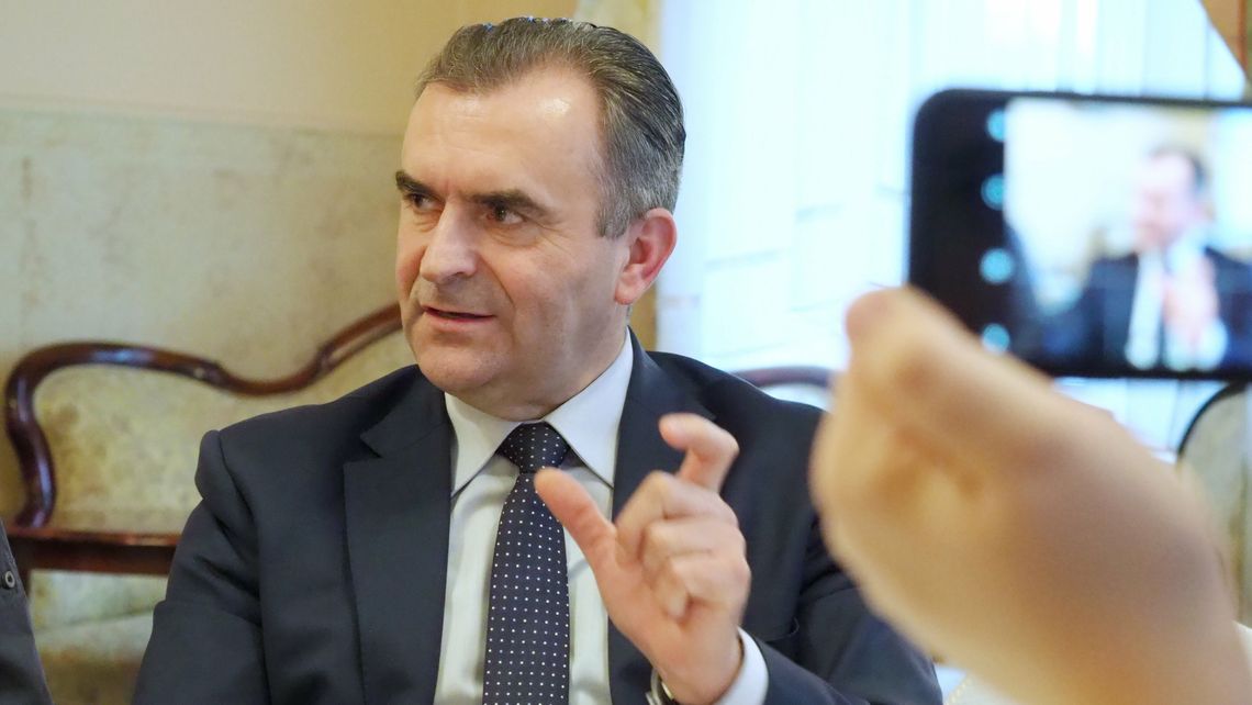 Kulisy afery z udziałem Włodzimierza Karpińskiego. Zaczęło się od dentystki