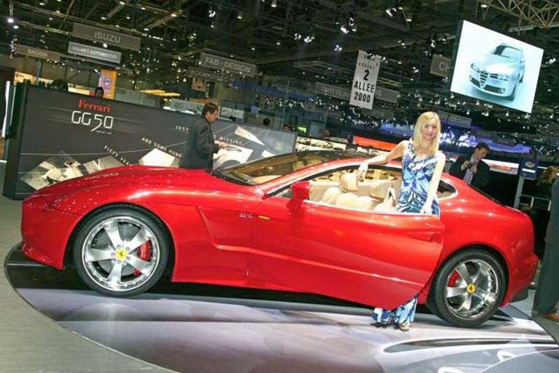 Kumulacja w Lotto: Co kupić za szóstkę? Ferrari czy Pandę